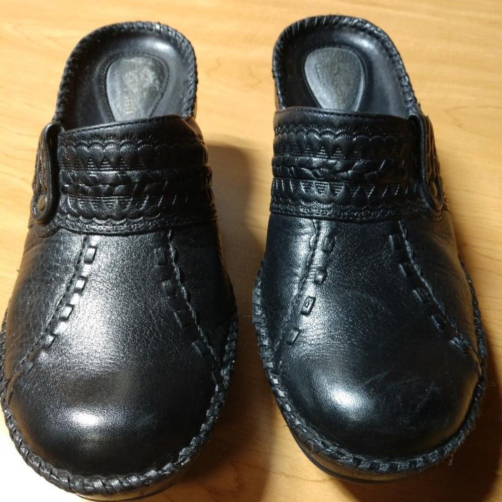 Clarks Artisan Collection Black Leather Slip-On Clogs Comfort Shoes Size 7.5 M